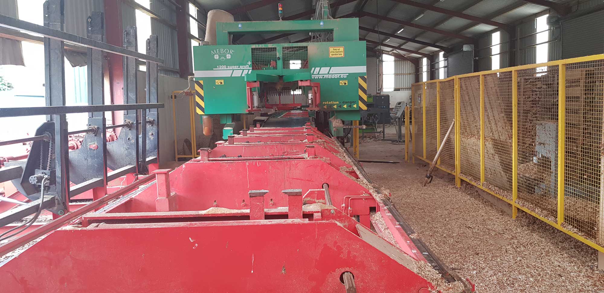 Red sawmill machinery and equipment